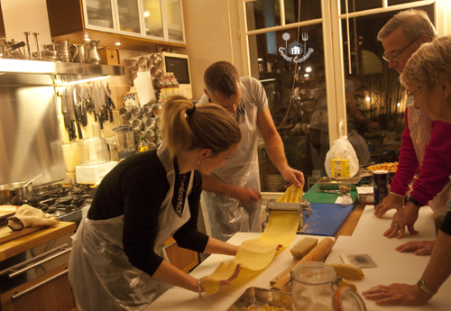 Cours de cuisine en famille: Les pâtes, chez GuestCooking, c'est du Fait-Maison... Cours de cuisine en famille: Les pâtes, chez GuestCooking, c'est du Fait-Maison...